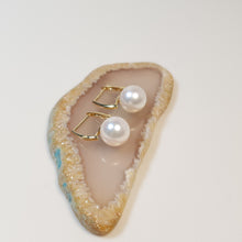 Load image into Gallery viewer, Akoya Pearl Earrings
