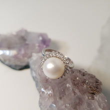 Load image into Gallery viewer, Freshwater cultured pearl ring, sterling silver