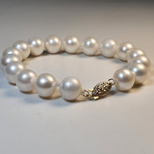 Load image into Gallery viewer, Large Freshwater Pearl Bracelet, 14K Yellow Gold Clasp