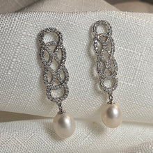 Load image into Gallery viewer, Gorgoues Crystal & Freshwater Pearl Earring, Sterling Silver