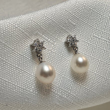 Load image into Gallery viewer, Flower Design & Rice Freshwater Pearl Earring, Sterling Silver