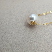 Load image into Gallery viewer, Japanese Akoya Pearl Pendant + Chain, 18k Yellow Gold