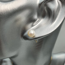 Load image into Gallery viewer, Freshwater Cultured Multi-colour Pearl Stud Earring, 18k Gold