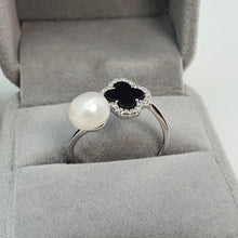 Load image into Gallery viewer, Freshwater Cultured Drop Pearl & Agate Clover Set, Sterling Silver