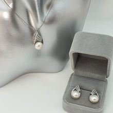 Load image into Gallery viewer, Bridal Freshwater Jewellery Teardrop Set, Sterling silver