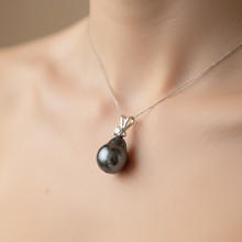 Load image into Gallery viewer, Tahitian Baroque Pearl Pendant, 18k Gold
