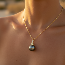 Load image into Gallery viewer, French Tahitian Saltwater Pearl Jewellery Set, 18k Yellow Gold
