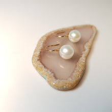Load image into Gallery viewer, Akoya Pearl Earrings
