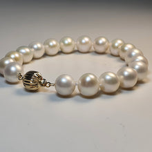 Load image into Gallery viewer, Large Freshwater Pearl Bracelet,14K Yellow Gold Clasp
