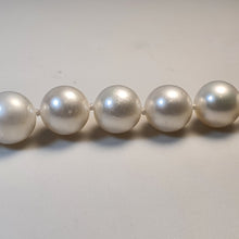 Load image into Gallery viewer, Large Freshwater Pearl Bracelet, 14K Yellow Gold Clasp
