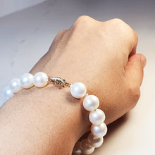 Load image into Gallery viewer, Large Freshwater Pearl Bracelet, 14K Yellow Gold Clasp
