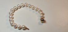 Load image into Gallery viewer, Large Freshwater Pearl Bracelet, Yellow Gold

