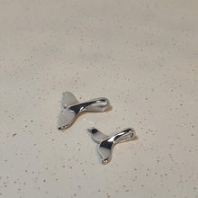 Load image into Gallery viewer, Whale Tail Pendant and Chain, Sterling Silver

