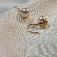 Load image into Gallery viewer, Akoya pearl 
