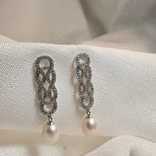 Load image into Gallery viewer, Gorgoues Crystal &amp; Freshwater Pearl Earring, Sterling Silver
