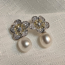 Load image into Gallery viewer, Freshwater Pearl Flower Jewellery Set, Sterling Silver
