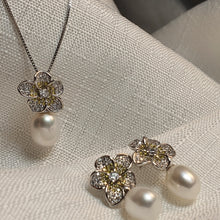 Load image into Gallery viewer, Freshwater Pearl Flower Jewellery Set, Sterling Silver
