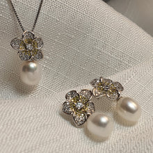 Load image into Gallery viewer, Freshwater Pearl Flower Jewellery Set, Sterling Silver
