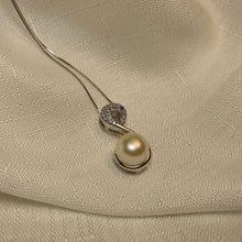 Load image into Gallery viewer, Swan Necklace With Freshwater Pearl, Sterling Silver

