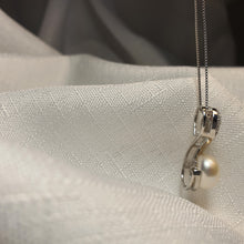 Load image into Gallery viewer, Swan Necklace With Freshwater Pearl, Sterling Silver
