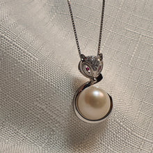 Load image into Gallery viewer, Freshwater Pearl Pendant &amp; Chain, Fox Design, Sterling Silver
