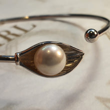 Load image into Gallery viewer, Freshwater Pearl Leaf Cuff, Sterling Silver
