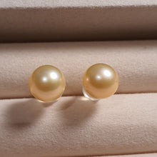 Load image into Gallery viewer, Freshwater Cultured Multi-colour Pearl Stud Earring, 18k Gold
