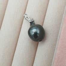 Load image into Gallery viewer, French Tahitian Baroque Pearl Pendant, 18k Gold Jewellery
