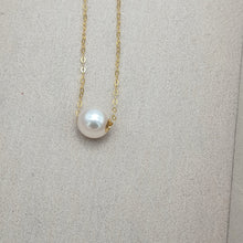 Load image into Gallery viewer, Japanese Akoya Pearl Pendant + Chain, 18k Yellow Gold
