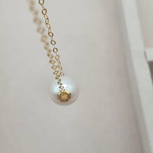 Load image into Gallery viewer, Japanese Akoya Pearl Pendant + Chain, 18k Yellow Gold
