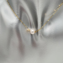 Load image into Gallery viewer, Japanese Akoya Pearl Pendant + Chain, 18k Yellow Gold

