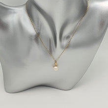 Load image into Gallery viewer, Saltwater Cultured Pearl Necklace, 18k Yellow Gold
