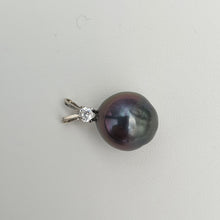 Load image into Gallery viewer, Tahitian Baroque Pearl Pendant, 18k Gold
