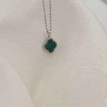 Load image into Gallery viewer, Malachite 4 leaf Clover necklace, Sterling Silver
