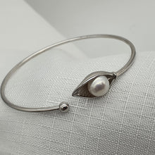 Load image into Gallery viewer, Freshwater Pearl Leaf Cuff, Sterling Silver
