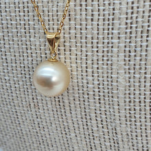 Load image into Gallery viewer, South sea cultured pearl pendant+chain, 18K Yellow Gold
