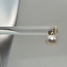 Load image into Gallery viewer, Japanese Akoya Pearl Stud Earring, 18K Yellow Gold
