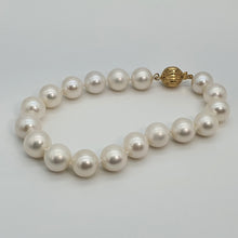 Load image into Gallery viewer, Large Freshwater Pearl Bracelet,14K Yellow Gold Clasp
