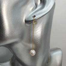 Load image into Gallery viewer, Large Japanese Akoya Pearl Earring, Yellow Gold
