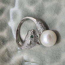Load image into Gallery viewer, Large Freshwater Pearl Panther ring, sterling silver
