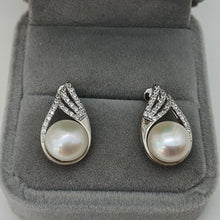 Load image into Gallery viewer, Bridal Freshwater Jewellery Teardrop Set, Sterling silver
