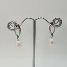 Load image into Gallery viewer, Green Crystal &amp; Freshwater Pearl Oval Earring, Sterling Silver
