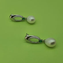 Load image into Gallery viewer, Green Crystal &amp; Freshwater Pearl Oval Earring, Sterling Silver
