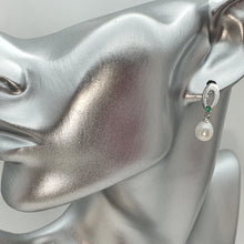 Load image into Gallery viewer, Green Crystal &amp; Freshwater Pearl Oval Earring, Sterling Silver
