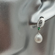 Load image into Gallery viewer, Green Crystal &amp; Freshwater Pearl Oval Earring, Sterling Silver
