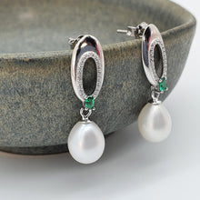 Load image into Gallery viewer, Green Crystal &amp; Freshwater Pearl Oval Earring, Sterling Silver
