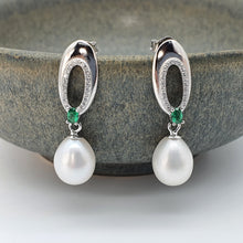 Load image into Gallery viewer, Green Crystal &amp; Freshwater Pearl Oval Earring, Sterling Silver
