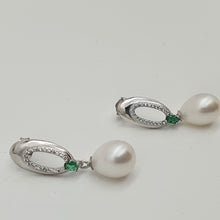 Load image into Gallery viewer, Green Crystal &amp; Freshwater Pearl Oval Earring, Sterling Silver
