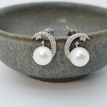 Load image into Gallery viewer, Freshwater Pearl Moon &amp; Star Earring, Sterling Silver
