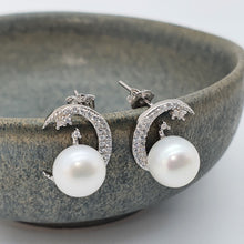 Load image into Gallery viewer, Freshwater Pearl Moon &amp; Star Earring, Sterling Silver
